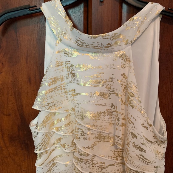 Gorgeous Ruffled Tank Top - Picture 2 of 4